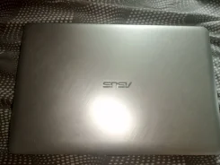 Asus. 15.6", 2,3����, ��� 4 ��, ���� 256���, WiFi, Bluetooth, ����������� �� 5��. ����