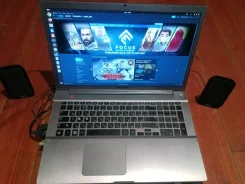 Samsung. 17.3", 2,3����, ��� 8 ��, ���� 1���, WiFi: 1, Bluetooth: 1, ����������� �� 1��. ����