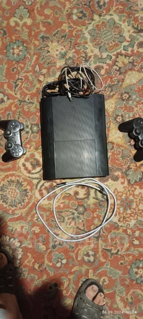 Sony PlayStation 3 Super Slim ����