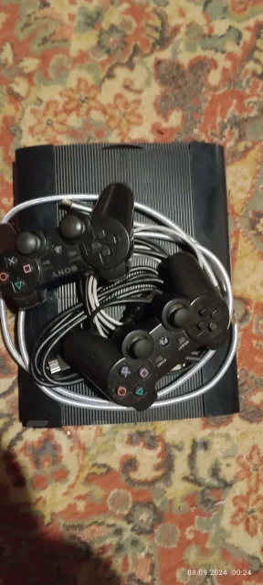 Sony PlayStation 3 Super Slim ����