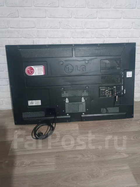 LG 42LE5500. LED ����