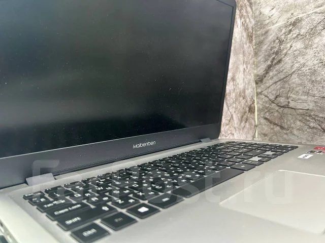 Maibenben M543. 15.6", 2,7����, ��� 8 ��, ���� 512���, WiFi: 1, Bluetooth: 1, ����������� �� 15��. ����
