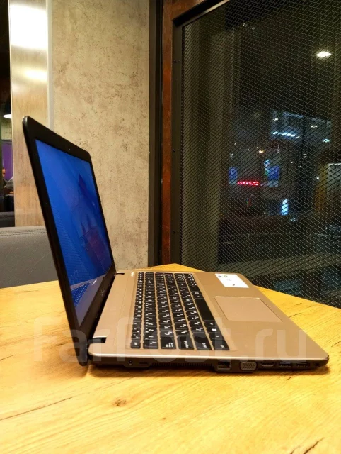 Asus X540S. 15.6", 1,6����, ��� 4 ��, WiFi: 1, Bluetooth: 1, ����������� �� 2��. ����