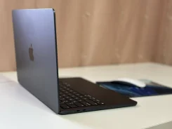 Apple MacBook. 13.6", ��� 8 ��, ���� 256���, WiFi: 1, Bluetooth: 1 ����