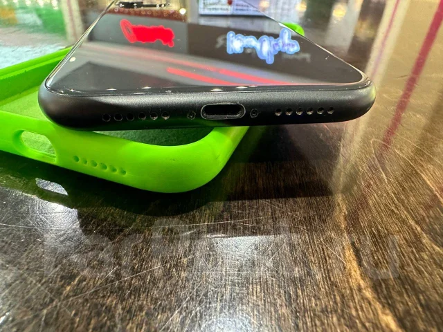 Apple iPhone 11. �/�, 64 ��, ������, 4G LTE, NFC ����