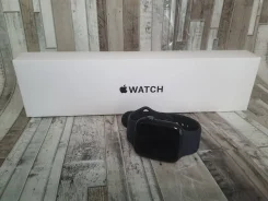 Apple Watch SE. IP68 ����