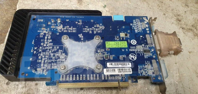 Quadro GV100 ����