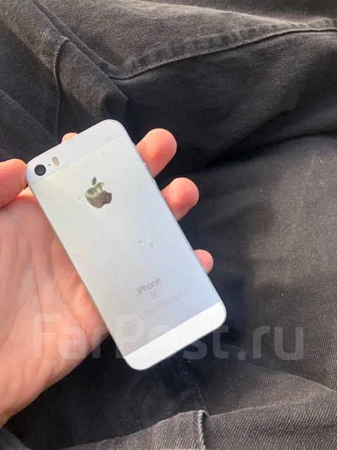 Apple iPhone SE. �/�, 64 ��, �����, 4G LTE, NFC ����