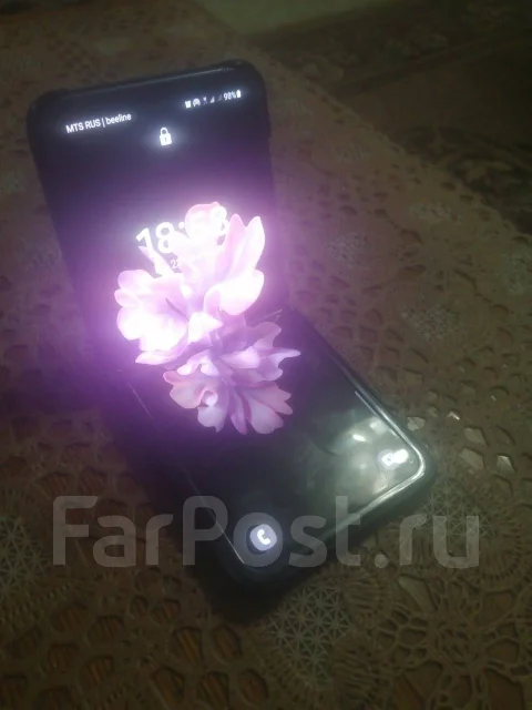 Samsung Galaxy Z Flip. �/�, 256 ��, ������, 4G LTE, NFC ����