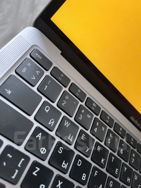 Apple MacBook Air. 13.3", ��� 16 ��, ���� 256���, WiFi: 1, Bluetooth: 1, ����������� �� 11��. ����