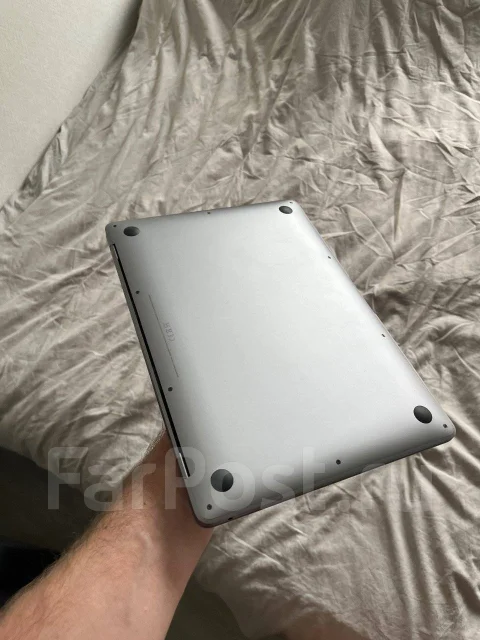 Apple MacBook Air. 13.3", ��� 16 ��, ���� 256���, WiFi: 1, Bluetooth: 1, ����������� �� 11��. ����