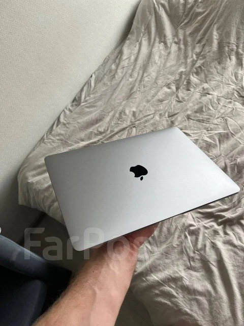 Apple MacBook Air. 13.3", ��� 16 ��, ���� 256���, WiFi: 1, Bluetooth: 1, ����������� �� 11��. ����