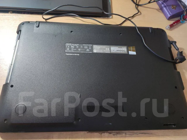 Asus. 15.6", 2����, ��� 4 ��, ���� 512���, WiFi: 1, Bluetooth: 1, ����������� �� 1��. ����