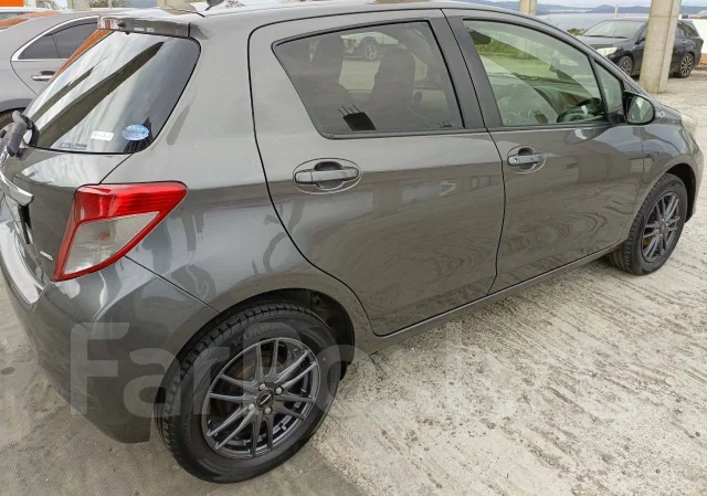 Toyota Vitz. 4wd, 1.3 (95��.�.), ������, 200����. �� ����