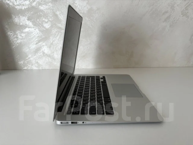 Apple MacBook Air 13 2017 Mid. 1,8����, ��� 8 ��, ���� 256���, WiFi: 1, Bluetooth: 1, ����������� �� 12��. ����