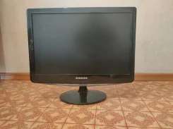 Samsung. 19", ���������� �� (LCD, LED, QLED) ����