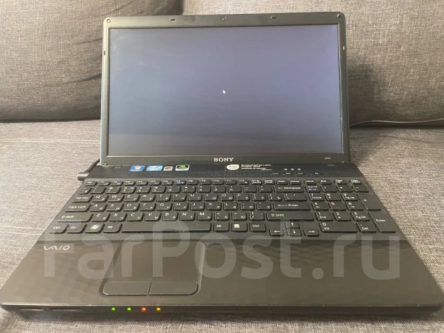 Sony VAIO VPC-EH2M1R. 15", 2,4����, ��� 4 ��, ���� 320���, WiFi: 1, Bluetooth: 1, ����������� �� 2��. ����