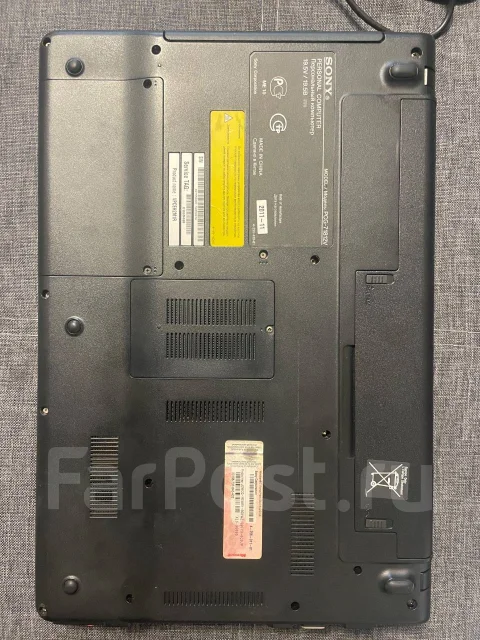 Sony VAIO VPC-EH2M1R. 15", 2,4����, ��� 4 ��, ���� 320���, WiFi: 1, Bluetooth: 1, ����������� �� 2��. ����