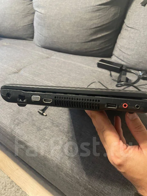 Sony VAIO VPC-EH2M1R. 15", 2,4����, ��� 4 ��, ���� 320���, WiFi: 1, Bluetooth: 1, ����������� �� 2��. ����