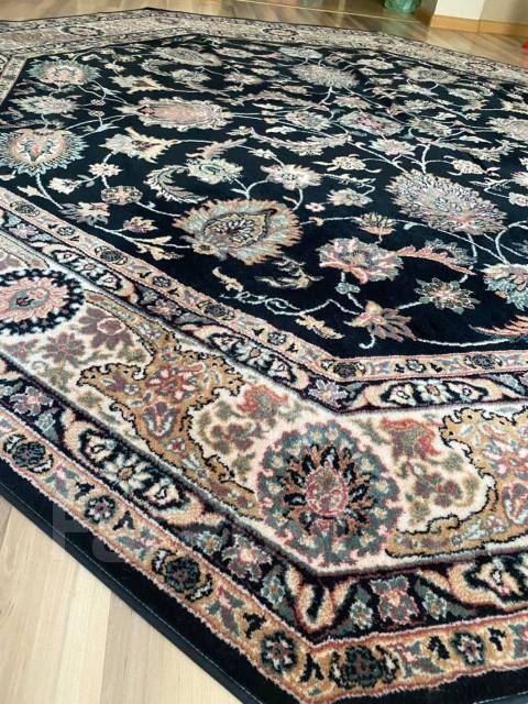 Ковер, большой, шерсть, б/у, в наличии. Цена: 15 000₽ во Владивостоке