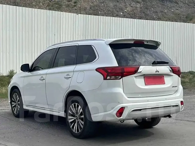 Mitsubishi Outlander. ��������, 4wd, 2.4 (166��.�.), ������, 33 000����. ��, �/�. ��� ����� �� ������������ ����