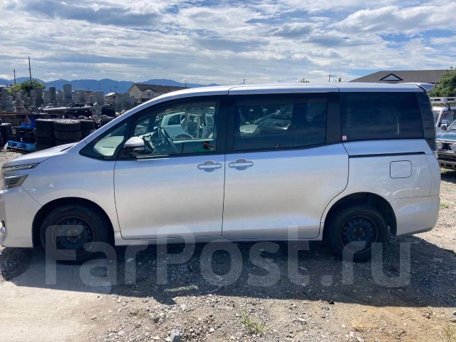 Toyota Voxy. ZRR85, 3ZRFAE ����