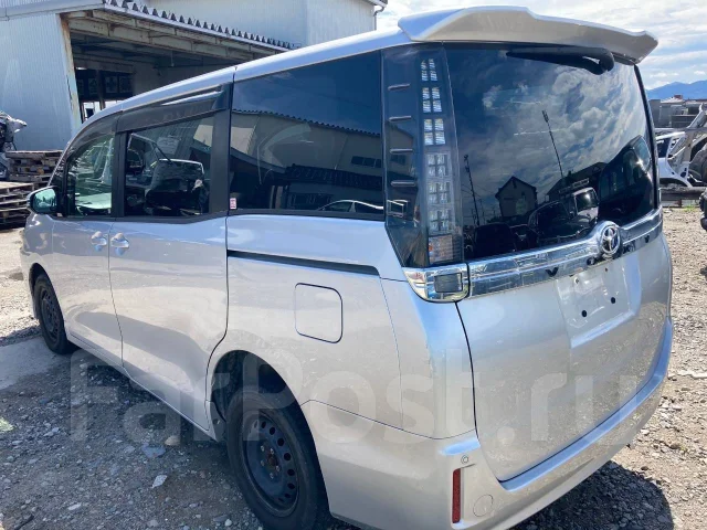 Toyota Voxy. ZRR85, 3ZRFAE ����