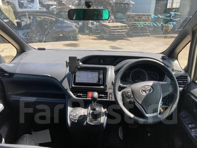 Toyota Voxy. ZRR85, 3ZRFAE ����
