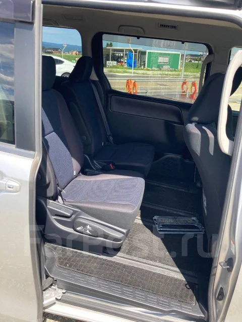 Toyota Voxy. ZRR85, 3ZRFAE ����