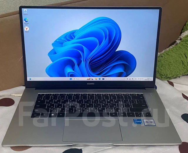 Huawei MateBook D 15. 15.6", ��� 256 �� � ������, ���� 512���, WiFi: 1, Bluetooth: 1, ����������� �� 10��. ����