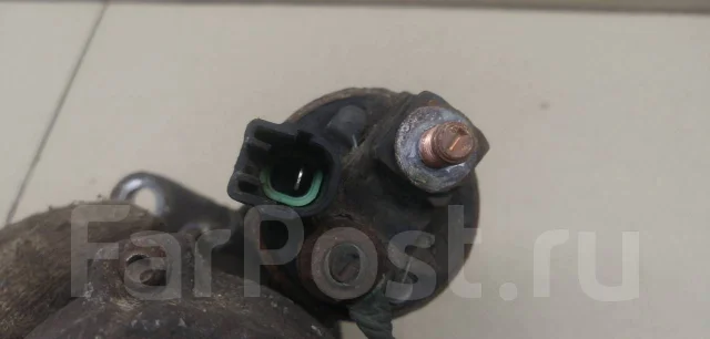 ������� Toyota Yaris 2005-2011 281000J031 ����