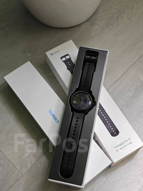TicWatch Pro. GPS, NFC, IP68 ����