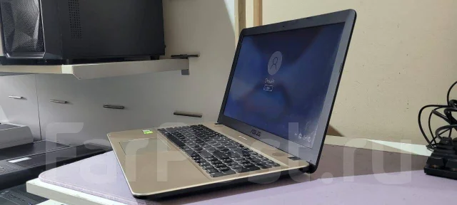 Asus X540. 15.6", ��� 6 ��, ���� 256���, WiFi: 1, ����������� �� 4��. ����