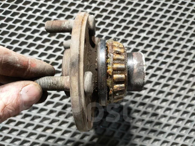 ������� ������ Subaru Forester SF 28052AA010 ����