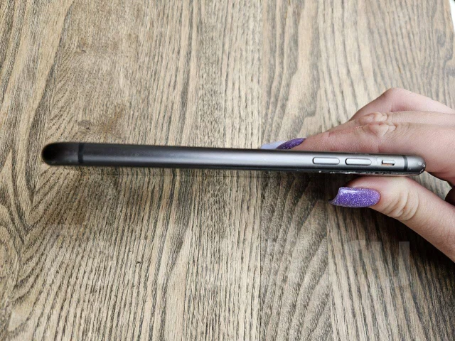 Apple iPhone 11. �/�, 64 ��, ������, 3G, 4G LTE ����