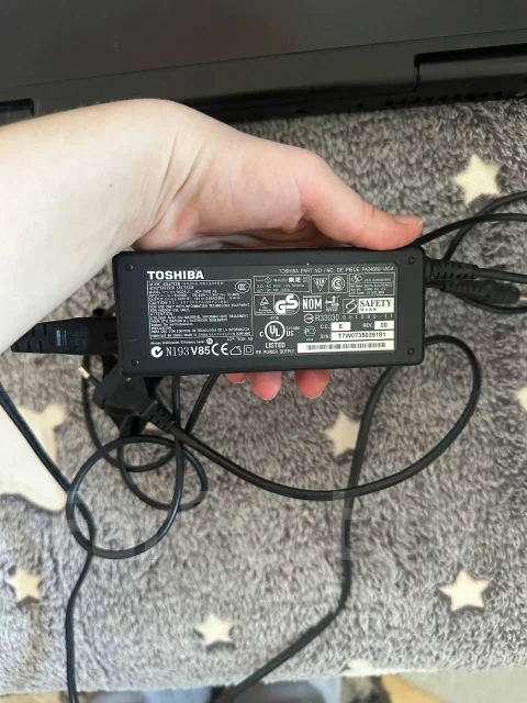 Toshiba. 15.4", 1,5����, ��� 4 ��, ���� 3���, WiFi: 1 ����
