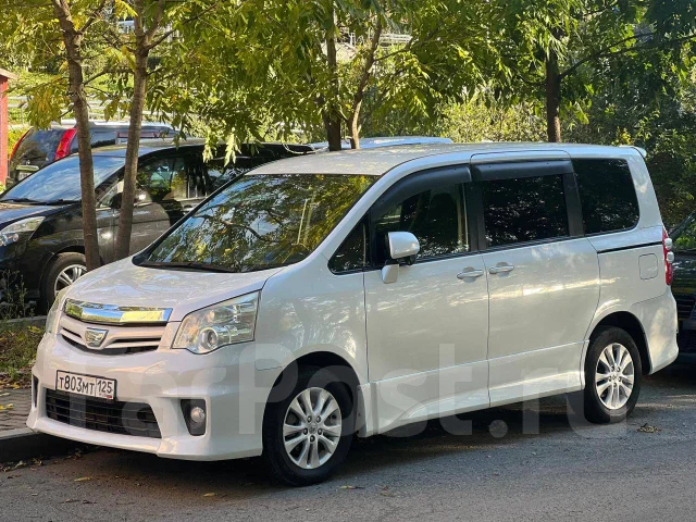 Toyota Noah. ��������, 4wd, 2.0 (155��.�.), ������, 174 000����. �� ����