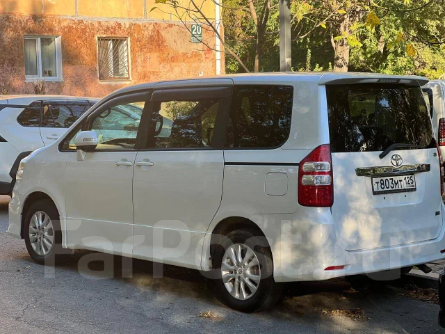 Toyota Noah. ��������, 4wd, 2.0 (155��.�.), ������, 174 000����. �� ����