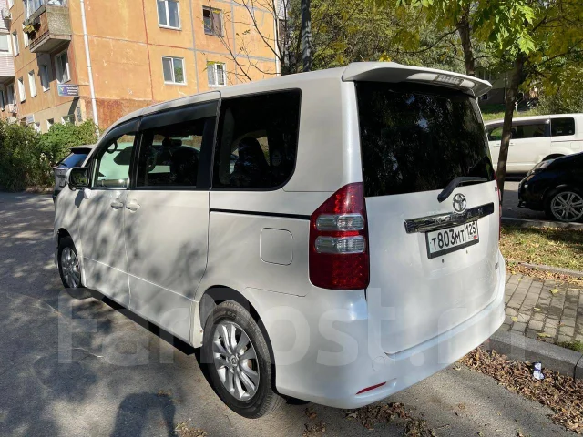 Toyota Noah. ��������, 4wd, 2.0 (155��.�.), ������, 174 000����. �� ����
