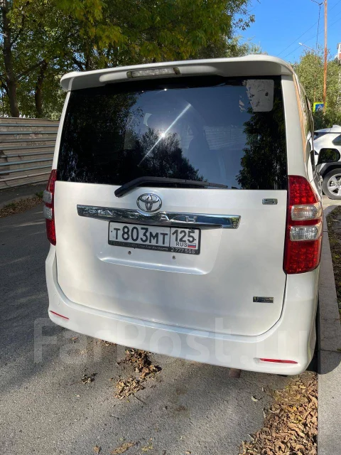 Toyota Noah. ��������, 4wd, 2.0 (155��.�.), ������, 174 000����. �� ����