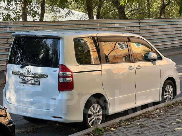 Toyota Noah. ��������, 4wd, 2.0 (155��.�.), ������, 174 000����. �� ����