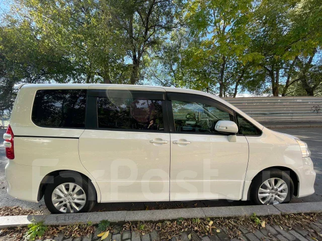 Toyota Noah. ��������, 4wd, 2.0 (155��.�.), ������, 174 000����. �� ����