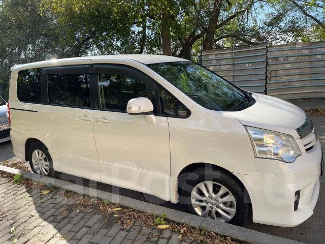 Toyota Noah. ��������, 4wd, 2.0 (155��.�.), ������, 174 000����. �� ����
