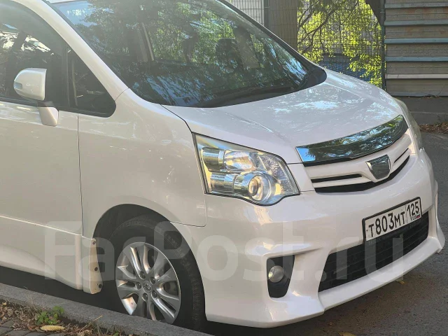 Toyota Noah. ��������, 4wd, 2.0 (155��.�.), ������, 174 000����. �� ����