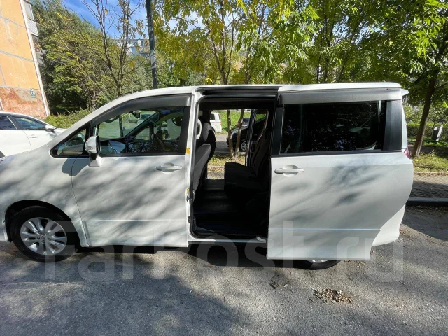 Toyota Noah. ��������, 4wd, 2.0 (155��.�.), ������, 174 000����. �� ����