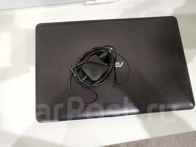 Asus VivoBook. WiFi: 1, Bluetooth: 1 ����