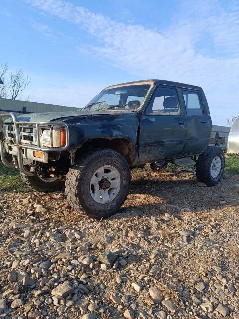 Toyota Hilux. 2L ����