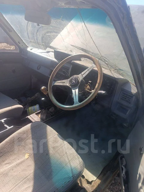 Toyota Hilux. 2L ����
