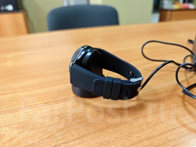 Samsung Gear S3 Frontier. GPS, NFC, IP68 ����