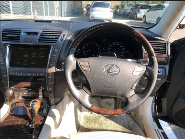 Lexus LS600hL ����